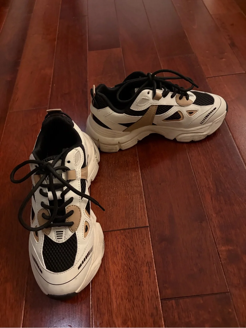 Steve Madden White Black Tan Chunky Athletic Sneakers